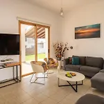 Villa Konnos 1 *