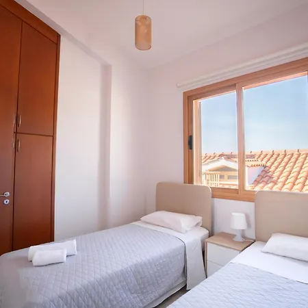 Konnos 1 - Quiet - Privacy - High Hill Seaviews - Saltwater Heated Pool *