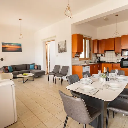 Konnos 1 - Quiet - Privacy - High Hill Seaviews - Saltwater Heated Pool