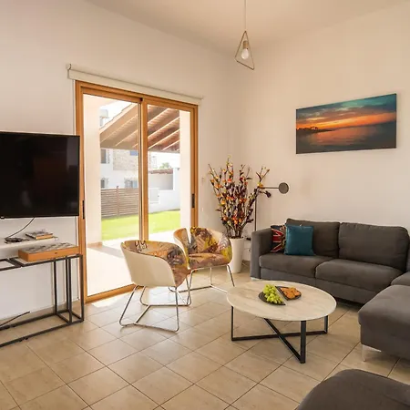 Villa Konnos 1 *