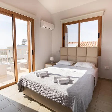 Villa Konnos 1 *